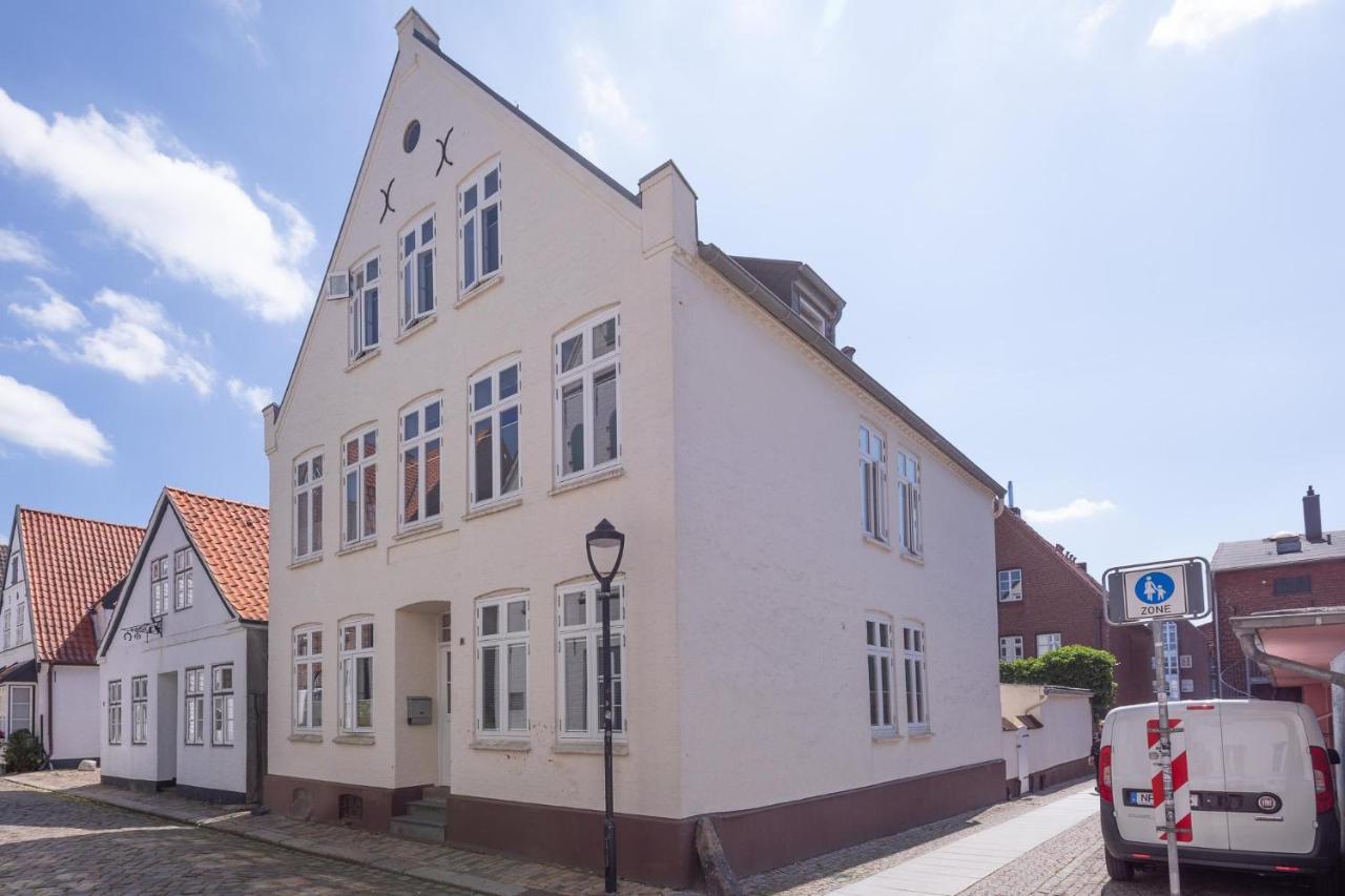 Apartmenthaus Theodor Storm - Unter Sternen Husum  Buitenkant foto